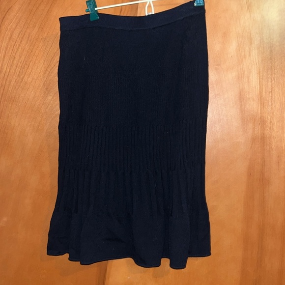 ST. JOHN black ribbed Santana knit fit & flare skirt - Picture 2 of 9